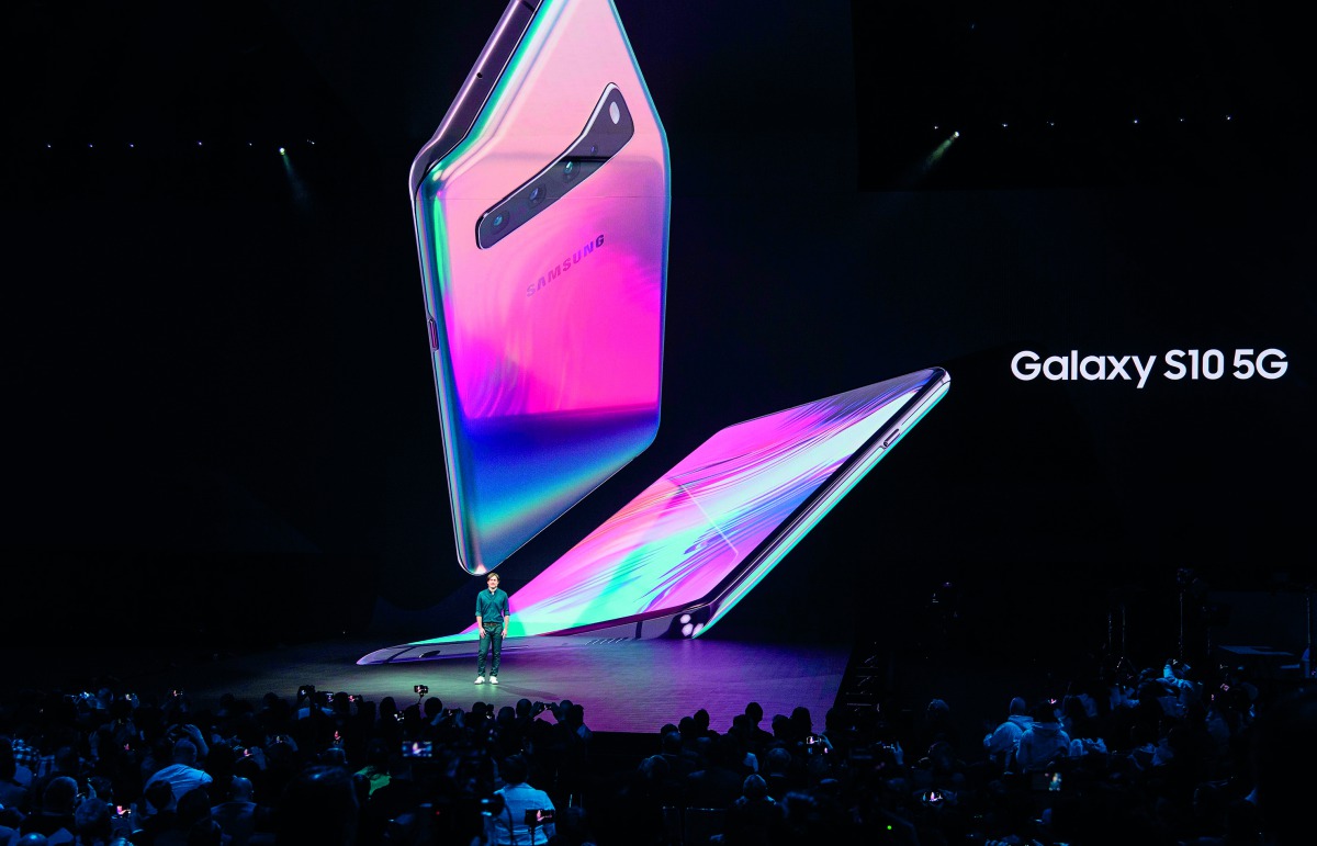 Drew Blackard, product marketing manager for Samsung, speaks on stage during the Samsung Unpacked product launch event in San Francisco, California on February 20, 2019. AFP / Josh Edelson

