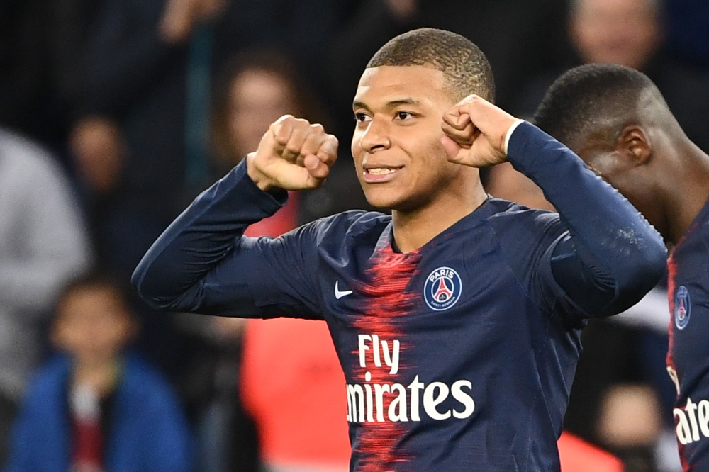 Paris Saint-Germain's French forward Kylian Mbappe celebrates scoring his team's third goal during the French L1 football match between Paris Saint-Germain and Nimes at the Parc de Princes in Paris on 23 February 2019. / AFP / FRANCK FIFE
