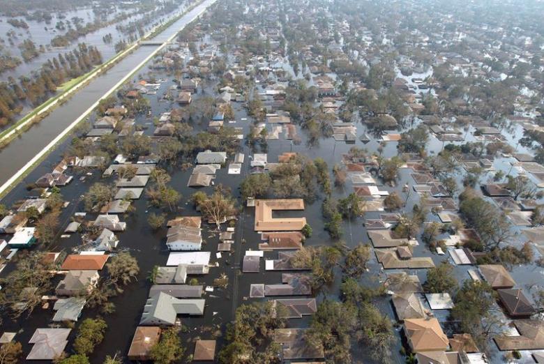 FILE PHOTO: Thousands of houses in New Orleans Louisiana are seen under water one week after Hurricane Katrina went through Louisiana Mississippi, and Alabama in this September 5, 2005 photo.  Reuters/Allen Fredrickson