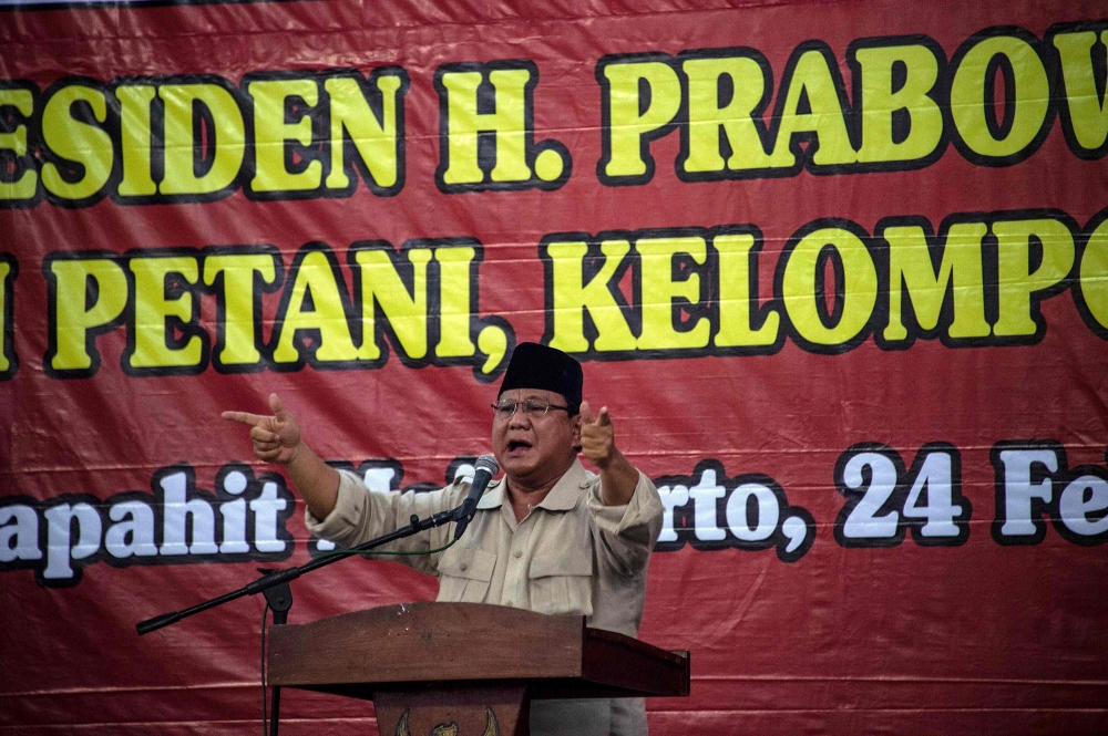 Indonesian presidential candidate Prabowo Subianto, a former military general, delivers a campaign speech in Mojokerto, West Java province on February 24, 2019.  AFP / Juni Kriswanto