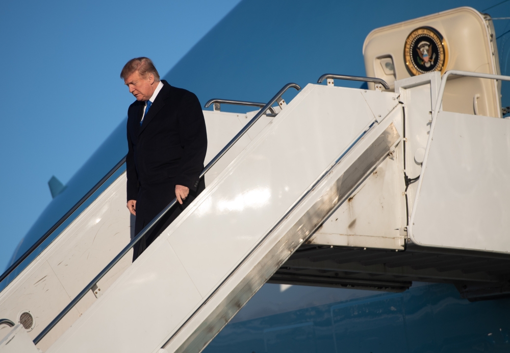 US President Donald Trump disembarks from Air Force One upon arrival at Joint Base Elmendorf-Richardson in Anchorage, Alaska, February 28, 2019.  AFP / Saul Loeb
 