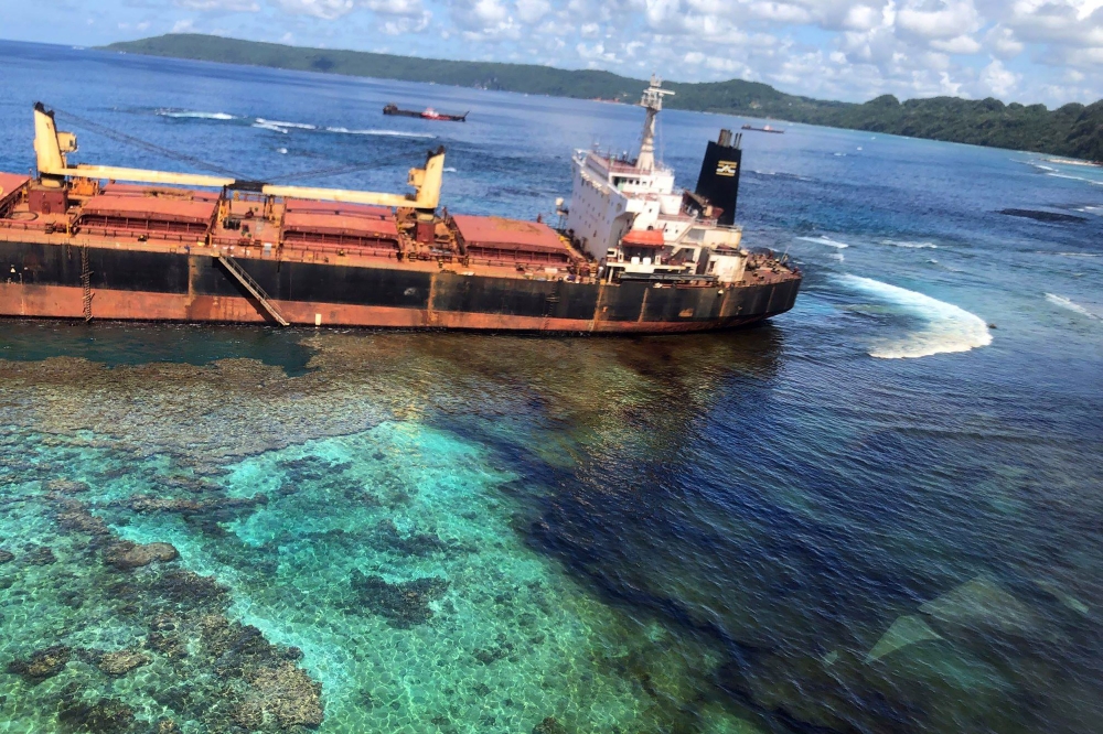 This undated handout provided by the Department of Foreign Affairs and Trade (DFAT) of Australia on March 1, 2019 shows the oil spill from the MV Solomon Trader along the coastline of Rennell Island, some 240 kilometres south of the capital Honiara. AFP P