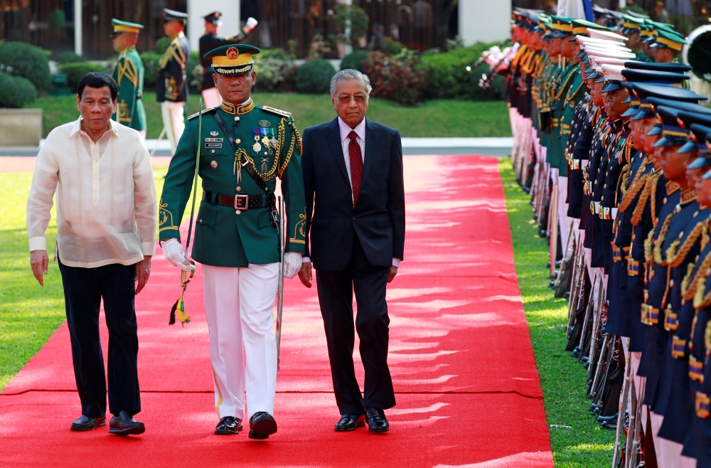 Philippine President Rodrigo Duterte and Malaysian Prime Minister Mahathir Bin Mohamad march together during the welcoming ceremony for the Malaysian leader at the Malacanang presidential palace in Manila, Philippines, March 7, 2019. Reuters/Eloisa Lopez
