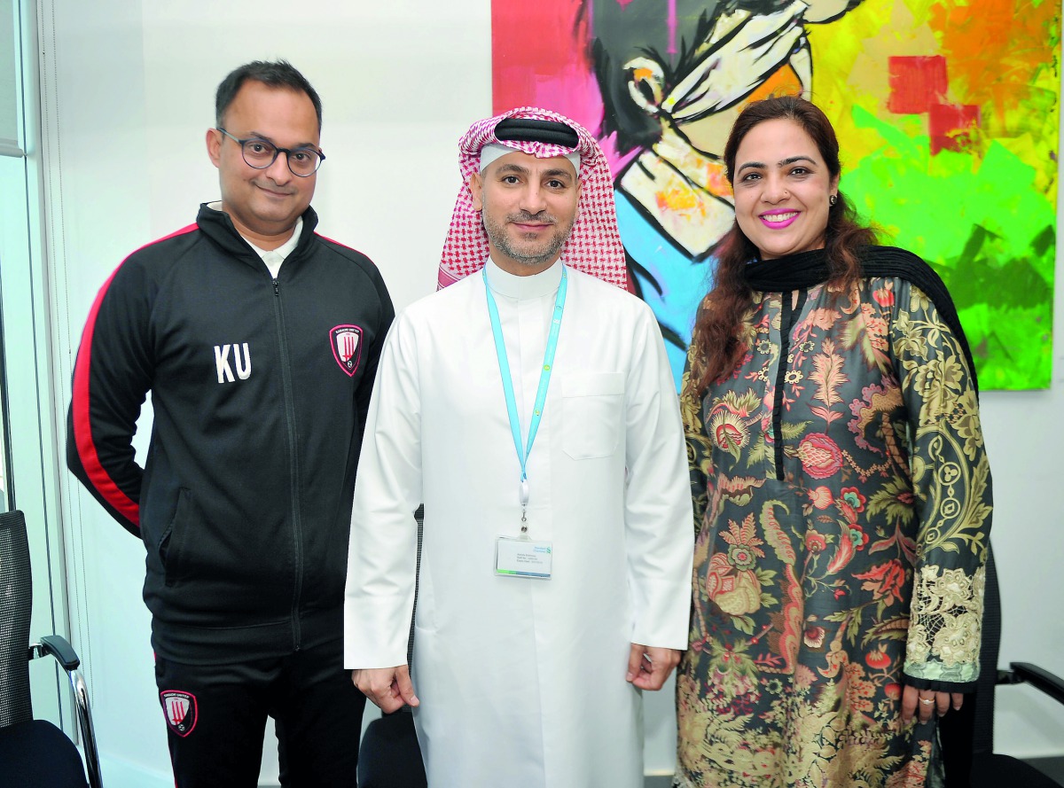 Abdulla Bukhowa, (centre) CEO of Standard Chartered Bank (SCB), Qatar, Karachi United’s Director Imran Ali (left) and SCB’s Associate Director, Communications Corporate Affairs, Tasneem Mirza pose for a group photo.  Picture: Abdul Basit/The Peninsula
