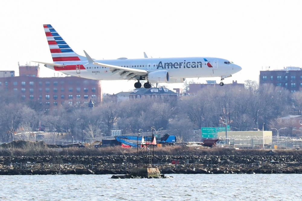 An American Airlines Boeing 737 Max 8, on a flight from Miami to New York City, comes in for landing at LaGuardia Airport in New York, U.S., March 12, 2019. REUTERS/Shannon Stapleton 