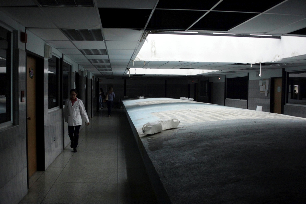 People walk at a hospital, whose power is supplied by generators, during a blackout in San Cristobal, Venezuela, March 11, 2019. REUTERS/Carlos Eduardo Ramirez