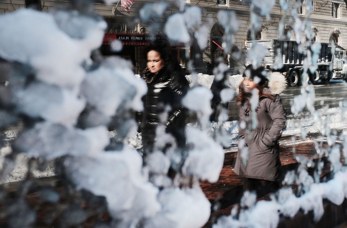 People are reflected in a frozen window the morning after a massive winter storm on January 5, 2018 in Boston (Spencer Platt /Getty Images/AFP) 