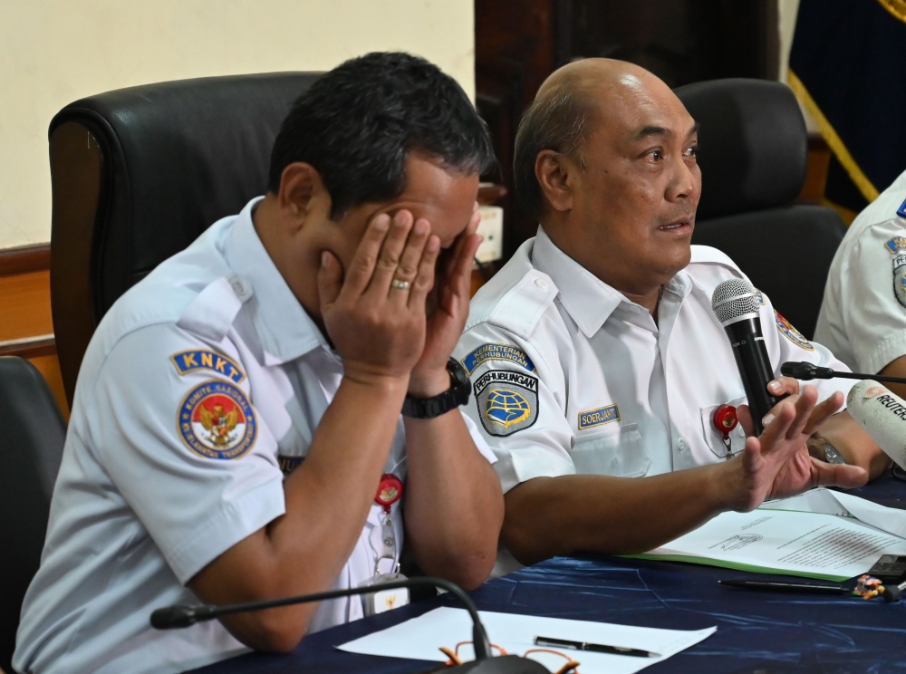 Soerjanto Tjahjono (R), the head of Indonesia's national transportation safety committee (KNKT) and Nurcahyo (L), head of the flight accident sub-committee of KNKT, brief journalists during a press conference about the Lion Air Boeing 737 Max 8 crash in 2