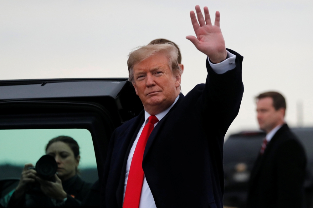 US President Donald Trump waves as he arrives at Akron-Canton airport in Canton, Ohio, U.S., March 20, 2019. REUTERS/Carlos Barria