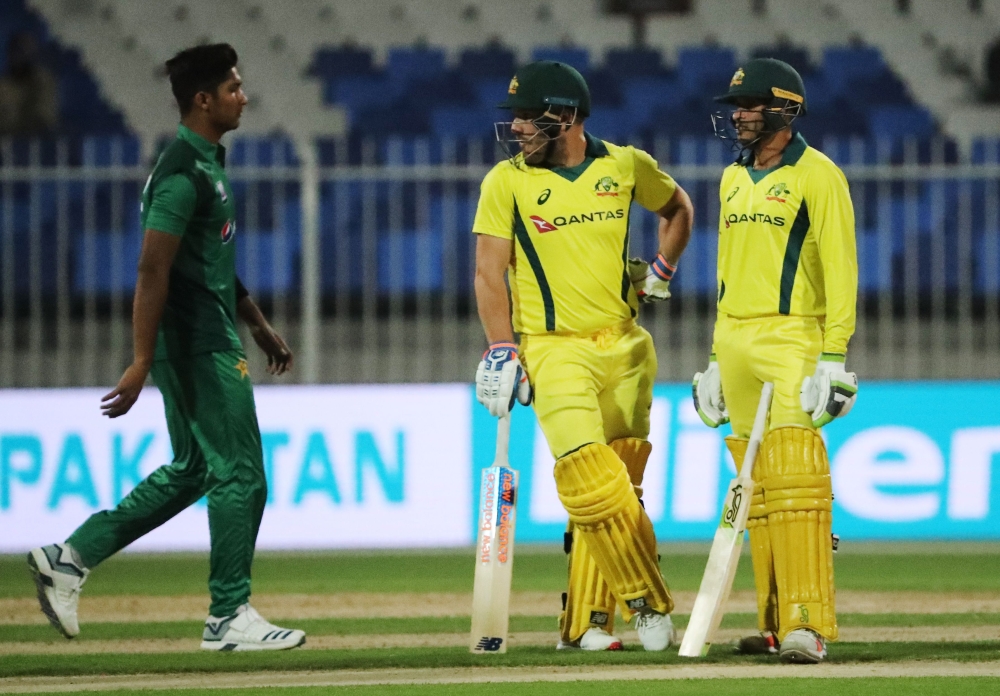 Australian cricketers Aaron Finch (2R) and Usman Khawaja (R) look on during the second one day international (ODI) cricket match between Pakistan and Australia in Sharjah, in the United Arab Emirates on March 24, 2019. (AFP / KARIM SAHIB)
