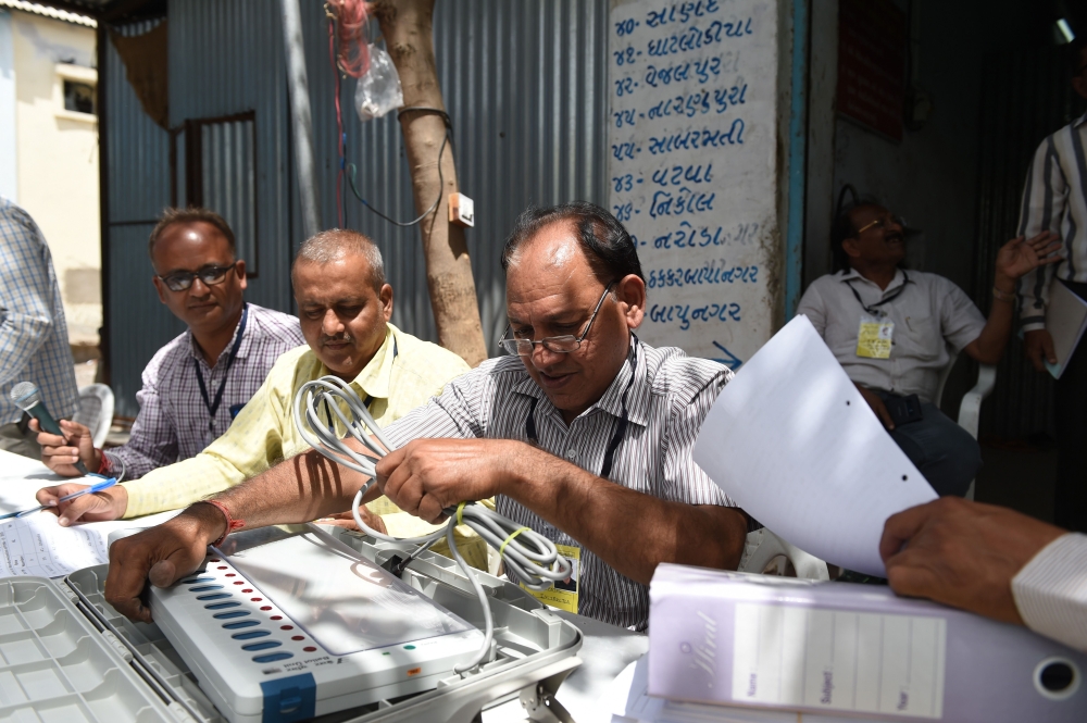 Indian election officials test and prepare Electronic Voting Machines (EVM) at a distribution centre ahead of the Indian elections in Ahmedabad on March 26, 2019. / AFP / SAM PANTHAKY