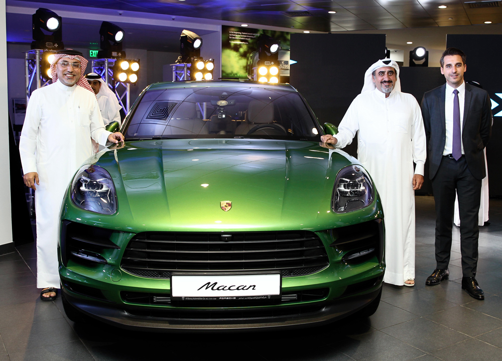 Salman Jassem Al Darwish, Chairman and CEO of Porsche Centre Doha, and other officials at the launch of the all new Macan at the Porsche Centre in The Pearl-Qatar yesterday. 
Pic: Qassim Rahmatullah / The Peninsula. 