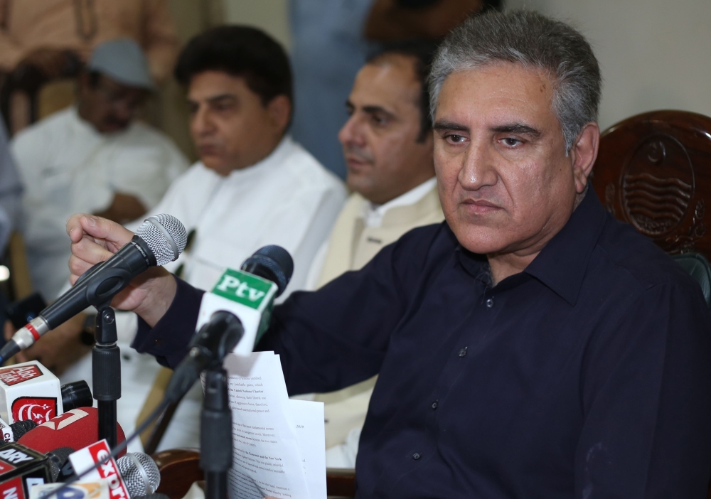 Pakistan's Foreign Minister Shah Mehmood Qureshi addresses a press conference in Multan on April 7, 2019.  AFP / SS MIRZA