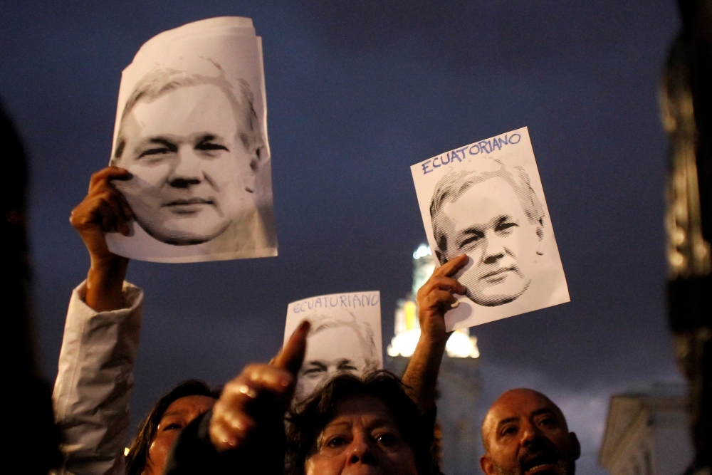 Supporters of WikiLeaks founder Julian Assange demonstrate in front of presidential palace regarding his Ecuadorian citizenship in Quito, Ecuador, October 31, 2018. Reuters/Daniel Tapia