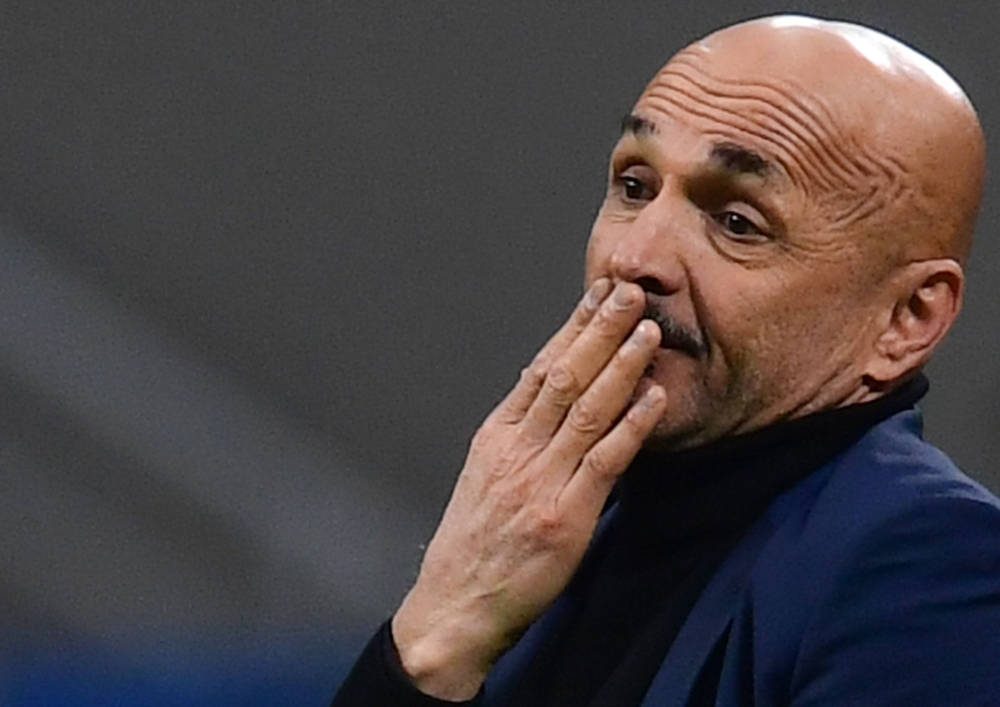 Inter Milan's head coach Luciano Spalletti gestures during the Italian Serie A football match Inter Milan vs Atalanta Bergamo on April 7, 2019 at the San Siro stadium in Milan. / AFP / Miguel MEDINA