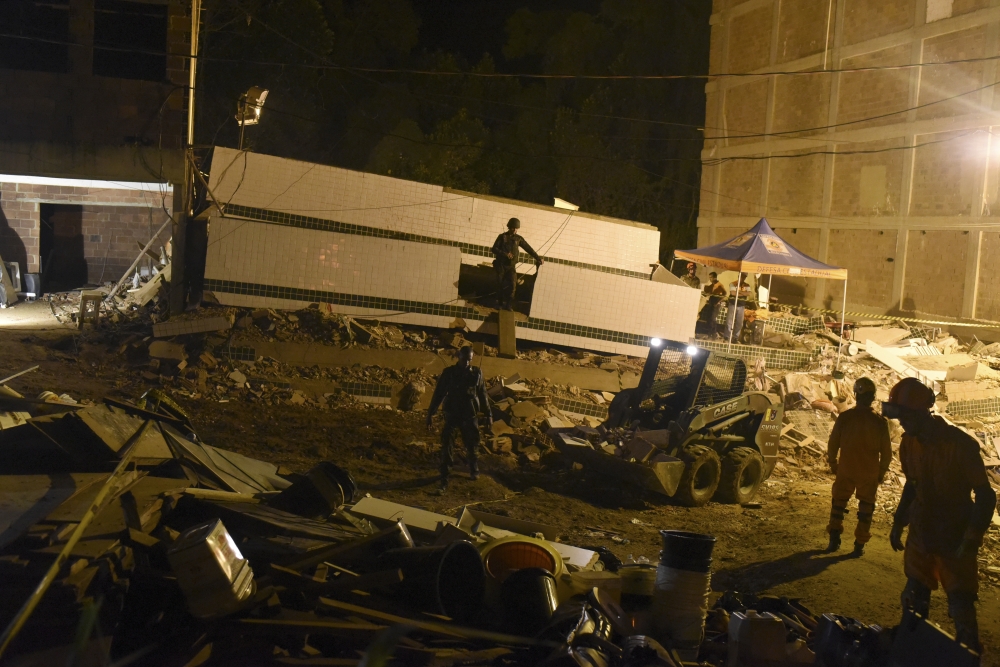 Rescue workers work at the site of collapsed buildings in Muzema, community in the West Zone of Rio de Janerio, Brazil on April 12, 2019.  FABIO TEIXEIRA - Anadolu 