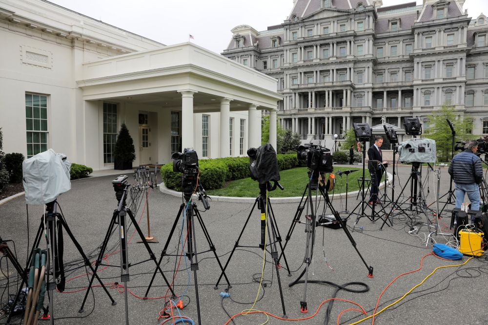 Cameras of the news media stand positioned outside the White House before the release Mueller report on Russian interference in the 2016 US presidential election, April 18, 2019. Reuters/Lucas Jackson
 
 