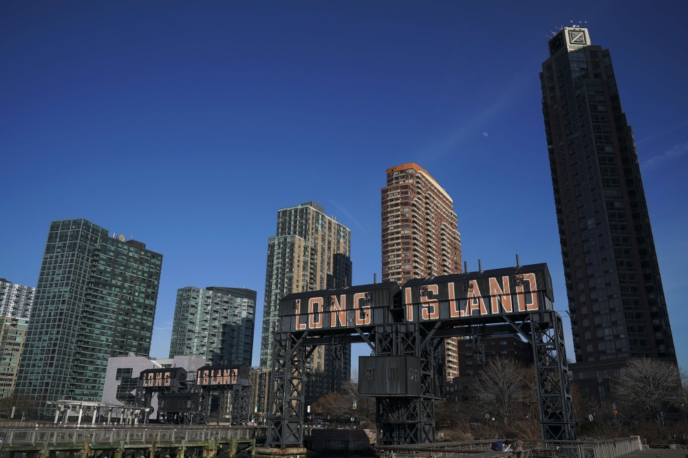 A view of Gantry Plaza State Park along the waterfront in Long Island City February 14, 2019 in the Queens borough of New York City. (Drew Angerer/Getty Images/AFP) 