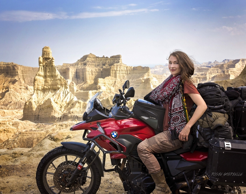 Canadian tourist Rosie Gabrielle  on her motorbike during a trip in the southwestern Balochistan province in Pakistan on March 18, 2019. AFP / handout photo/ Rosie Gabrielle