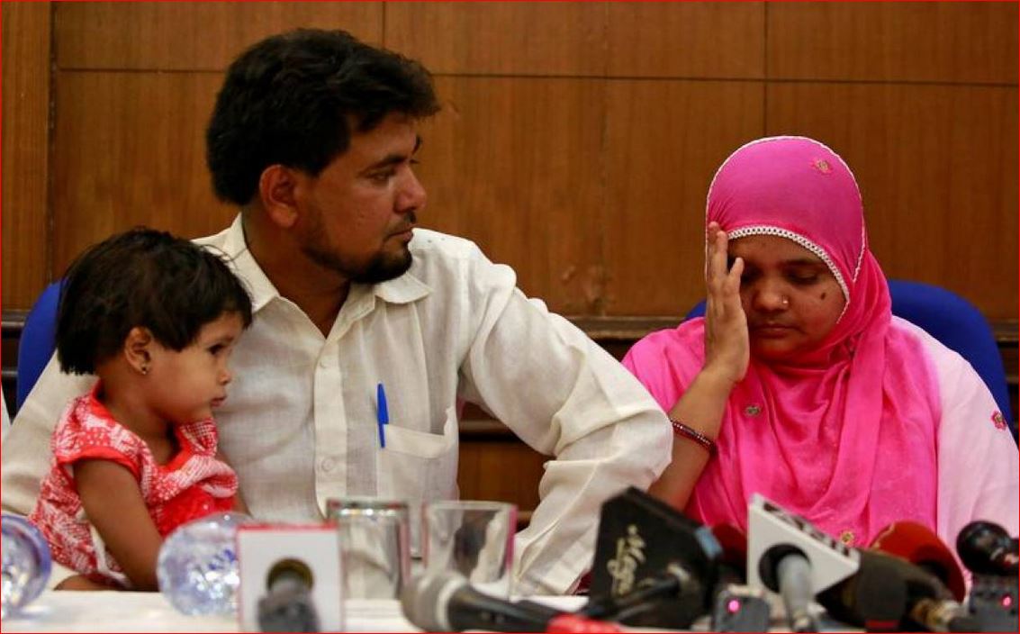 ARCHIVE PHOTO: Bilkis Bano reacts as her husband Yakub Rasool and her two-year-old daughter Aksha, look on during a press conference in New Delhi, India May 8, 2017. Reuters/Cathal McNaughton