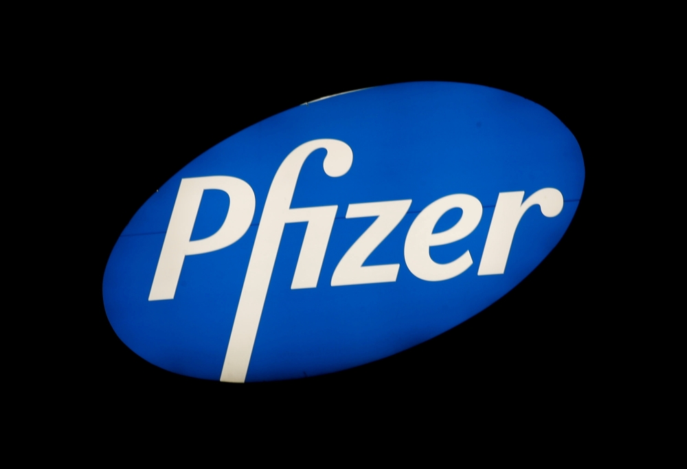 FILE PHOTO: The logo of U.S. pharmaceutical corporation Pfizer Inc. is seen at a branch in Zurich, Switzerland October 2, 2018. REUTERS/Arnd Wiegmann