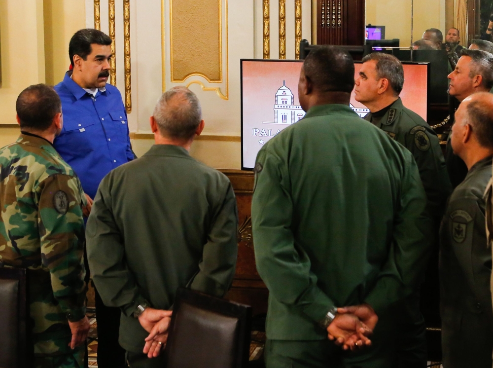 Handout photo released by the Venezuelan Presidency of Venezuela's President Nicolas Maduro (L) accompanied by military commanders and members of his cabinet at the Miraflores presidential palace in Caracas, on April 30, 2019. AFP PHOTO / VENEZUELAN PRESI