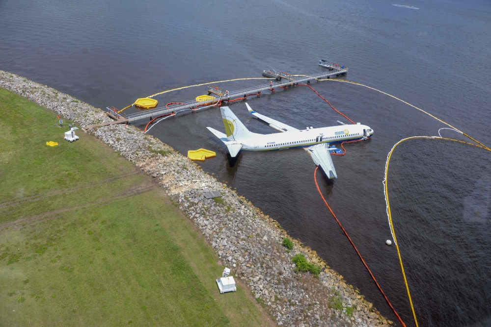 This image released by the US Navy shows a Boeing 737 aircraft in the St. Johns River May 4, 2019 after sliding off the runway at Naval Air Station Jacksonville, Florida on May 3, 2019. AFP PHOTO / US NAVY / Mass Communication Specialist 3rd Class Thomas 