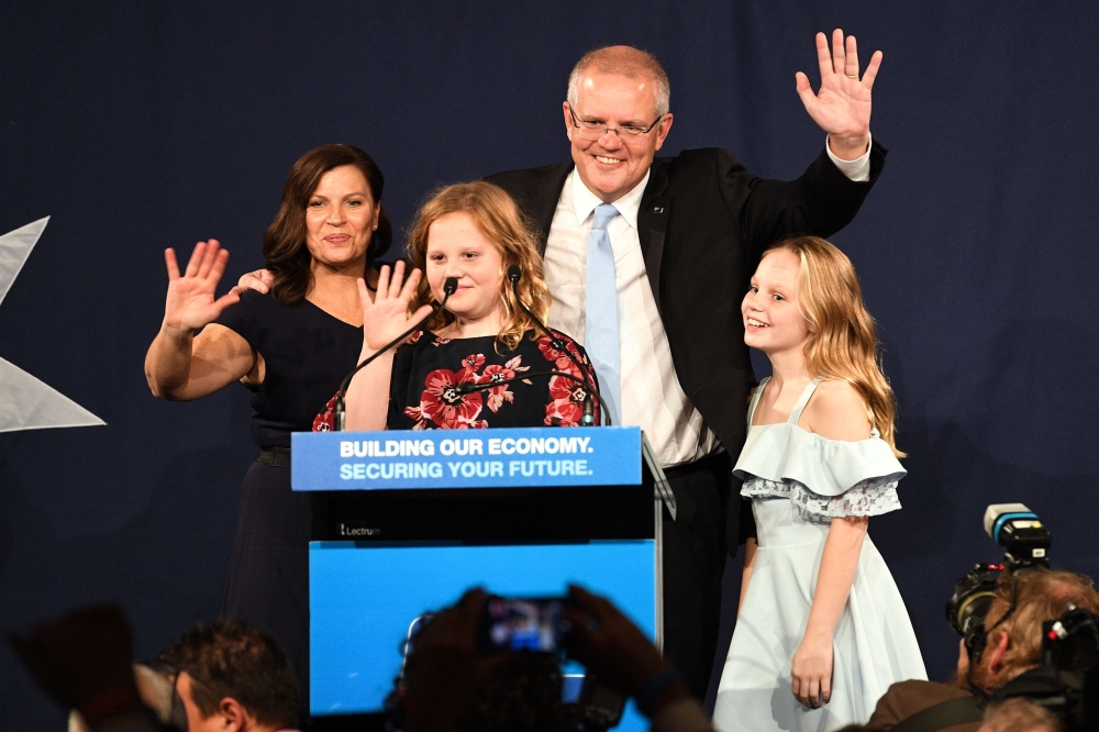 Australia's Prime Minister Scott Morrison (2R) waves to his supporters following a victory speech with his family after winning the Australia's general election in Sydney on May 18, 2019. (AFP / Saeed KHAN)