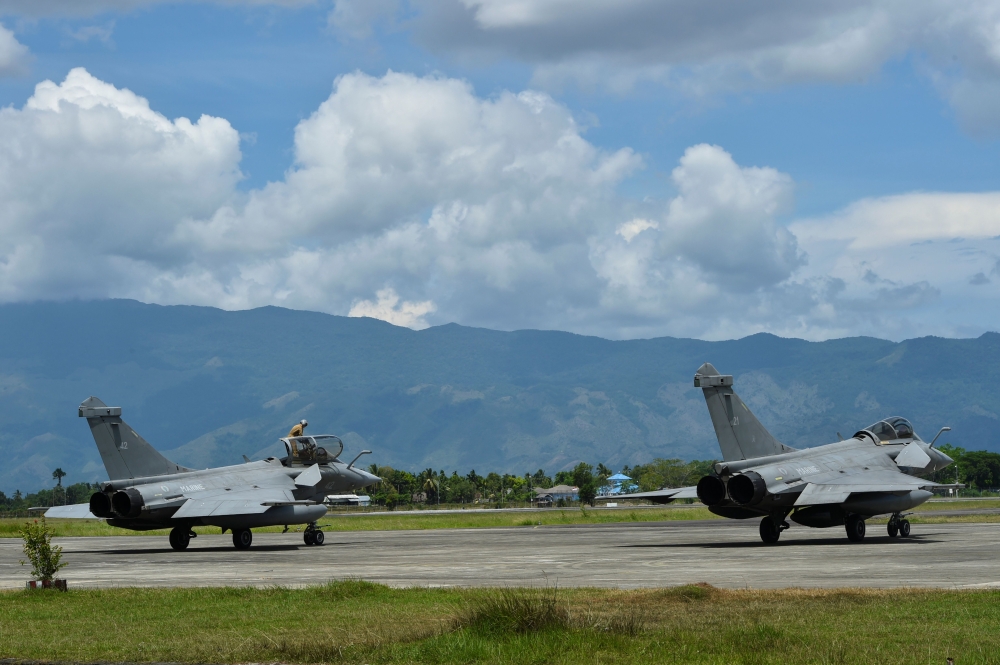 French Rafale fighter jets are seen at an air force base in Blang Bintang, Aceh province on May 19, 2019. AFP / CHAIDEER MAHYUDDIN