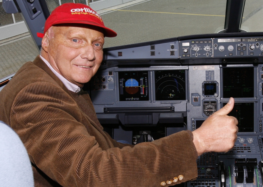 Picture taken on March 22, 2007 shows Austrian three-time Formula One world champion Niki Lauda posing in the cockpit of an Airbus A 319 in Hamburg, northern Germany. Germany OUT / AFP / dpa / Maurizio Gambarini