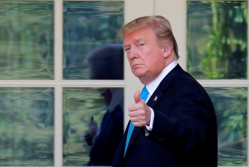 US President Donald Trump gestures to news media outside the Oval Office as he returns to the White House after visiting Arlington National Cemetery in Washington, US, May 23, 2019. REUTERS/Carlos Barria