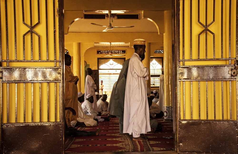 Muslim faithful attend Friday prayers during the Muslim holy month of Ramadan at the Ali Babolo Mosque in the PK5 neighborhood in Bangui, Central African Republic, May 24, 2019. Reuters/Charles Bouessel