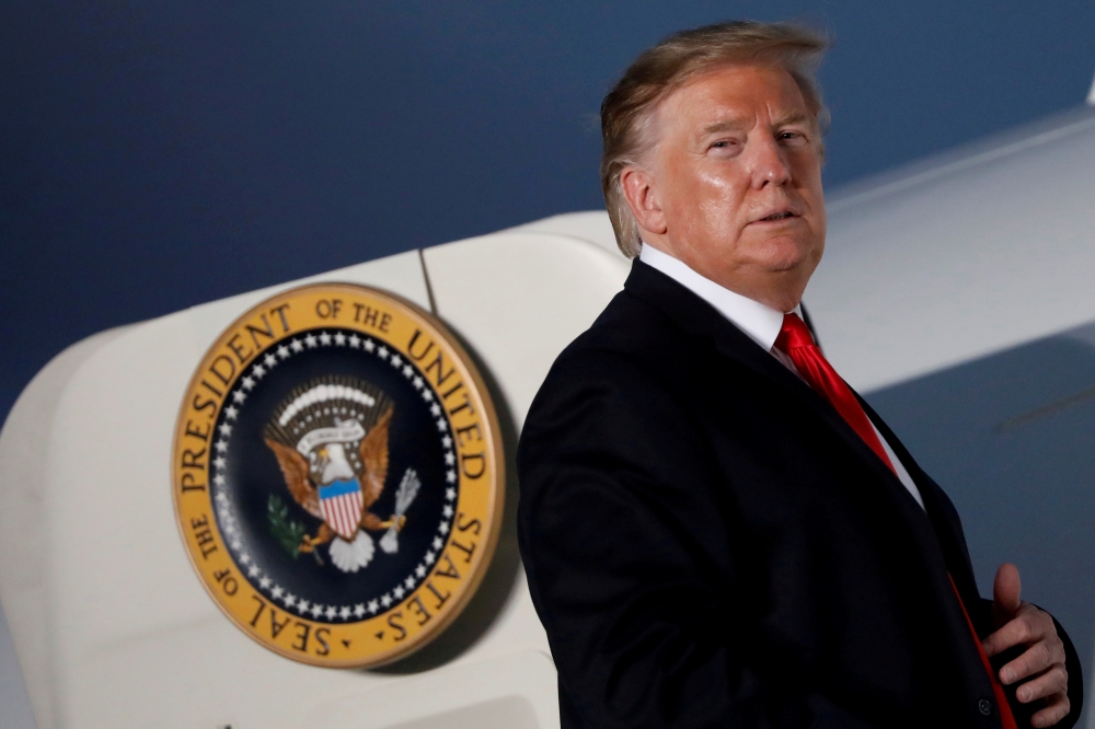 FILE PHOTO: U.S. President Donald Trump looks at supporters before boarding Air Force One after addressing a Trump 2020 re-election campaign rally in Montoursville, Pennsylvania, U.S. May 20, 2019. REUTERS/Carlos Barria
