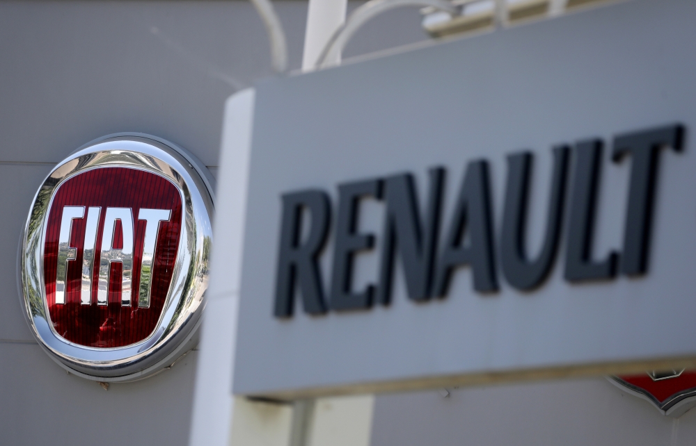 FILE PHOTO: The logos of Renault and Fiat carmakers are seen in Nice, France, June 3, 2019. REUTERS/Eric Gaillard