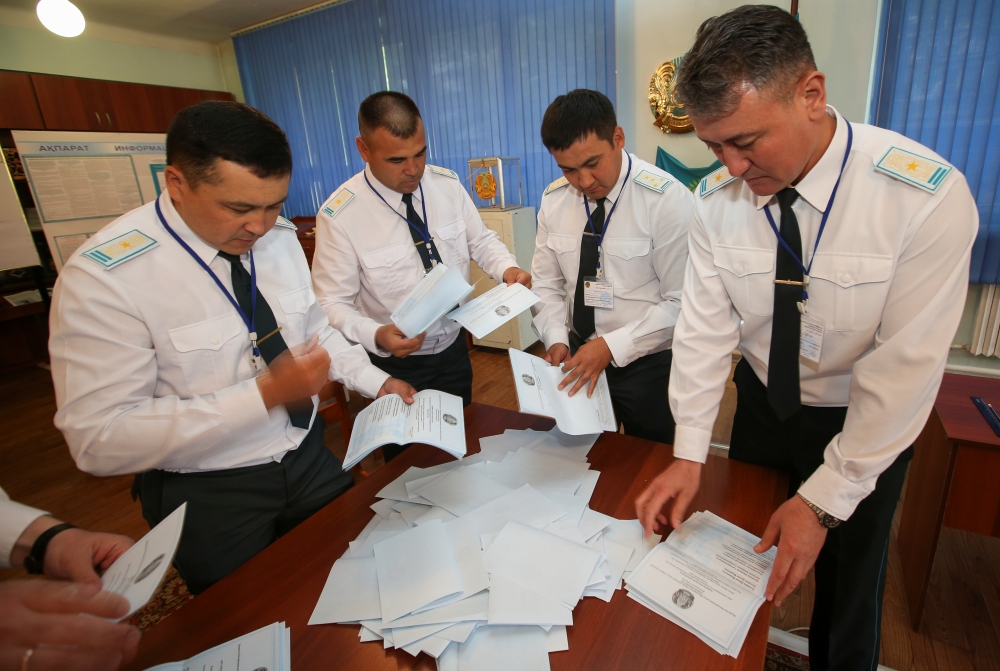 Officers, who are members of a local election committee, open a ballot box after polls closed due to all servicemen having voted, at the unit of Kazakhstan's Republican Guards during presidential election in Almaty, Kazakhstan, June 9, 2019. REUTERS/Pavel