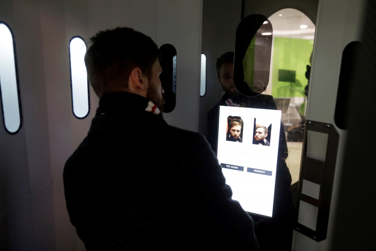 A man takes a picture of himself in the egg-shaped 3D virtual reality photo booth in Tallinn, Estonia, November 8, 2016. Reuters/Ints Kalnins