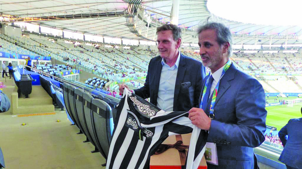 Marcelo Crivella, Mayor of Rio de Janeiro, presenting a team jersey of Club Botafogo de Futebol e Regatas to Qatar Football Association President, Sheikh Hamad bin Khalifa bin Ahmed Al Thani, during Qatar’s opening match of the 2019 Copa America on Sunday