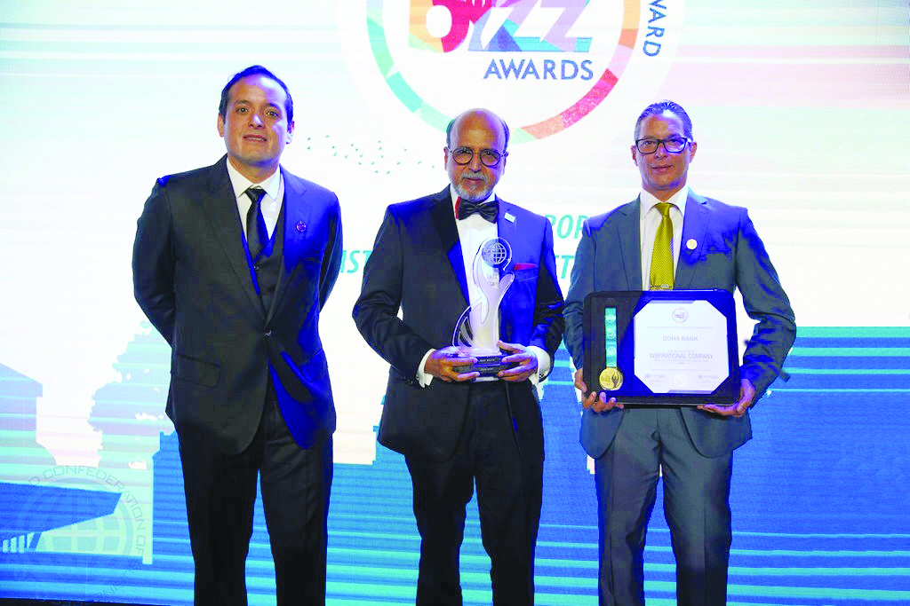 Doha Bank CEO, Dr R Seetharaman (centre) receiving the award.