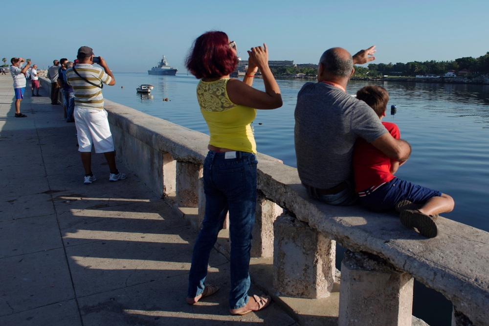 People watch the Russian guided missile frigate Admiral Gorshkov entering Havana's bay, Cuba, June 24, 2019. Reuters/Alexandre Meneghini