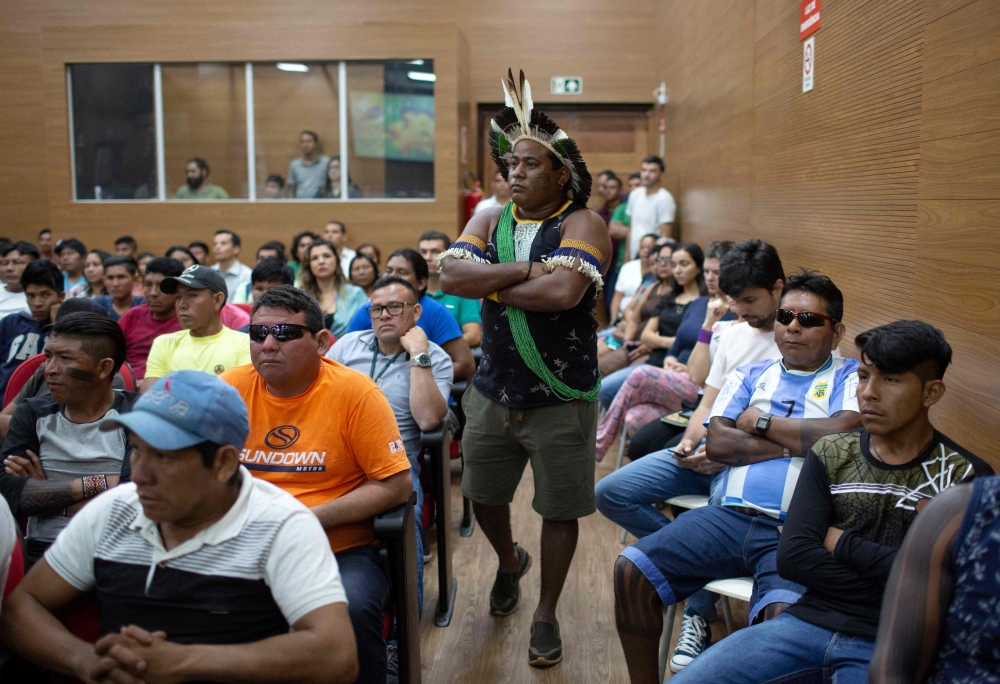 Xipaya indigenous chief Leo Xipaya walks as he waits before a meeting of indigenous leaders of tribes of the Xingu area with representatives of the Brazil government in Altamira, March 12, 2019. AFP / Mauro Pimentel