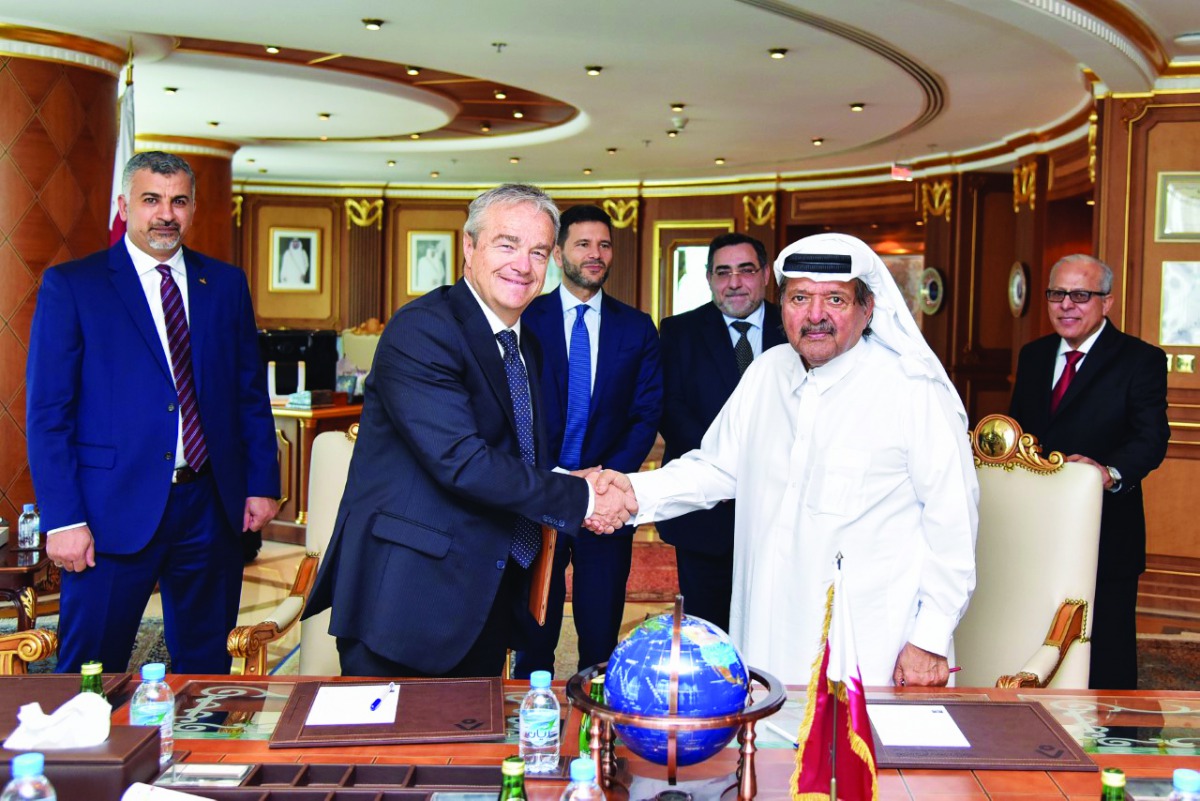 Sheikh Faisal bin Qassim Al Thani (right), Chairman of Aamal Company, shaking hands with GPI’s International Sales Director Fabio Rossi after signing the agreement. Italy’s Ambassador to Doha, Pasquale Salzano (standing behind Rossoi), and other dignitari
