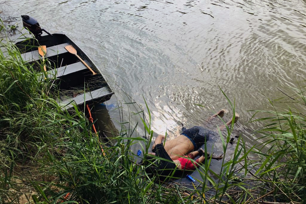 View of the bodies of Salvadoran migrant Oscar Martinez Ramirez and his daughter, who drowned while trying to cross the Rio Grande -on their way to the US- in Matamoros, state of Tamaulipas on June 24, 2019. AFP
 