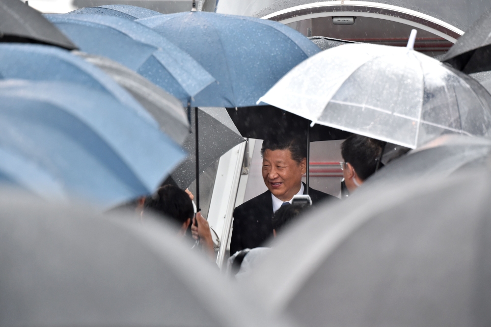 Chinese President Xi Jinping arrives at Kansai airport in Izumisano city, Osaka prefecture, on June 27, 2019 ahead of the G20 Osaka Summit. AFP / Kazuhiro Nogi 