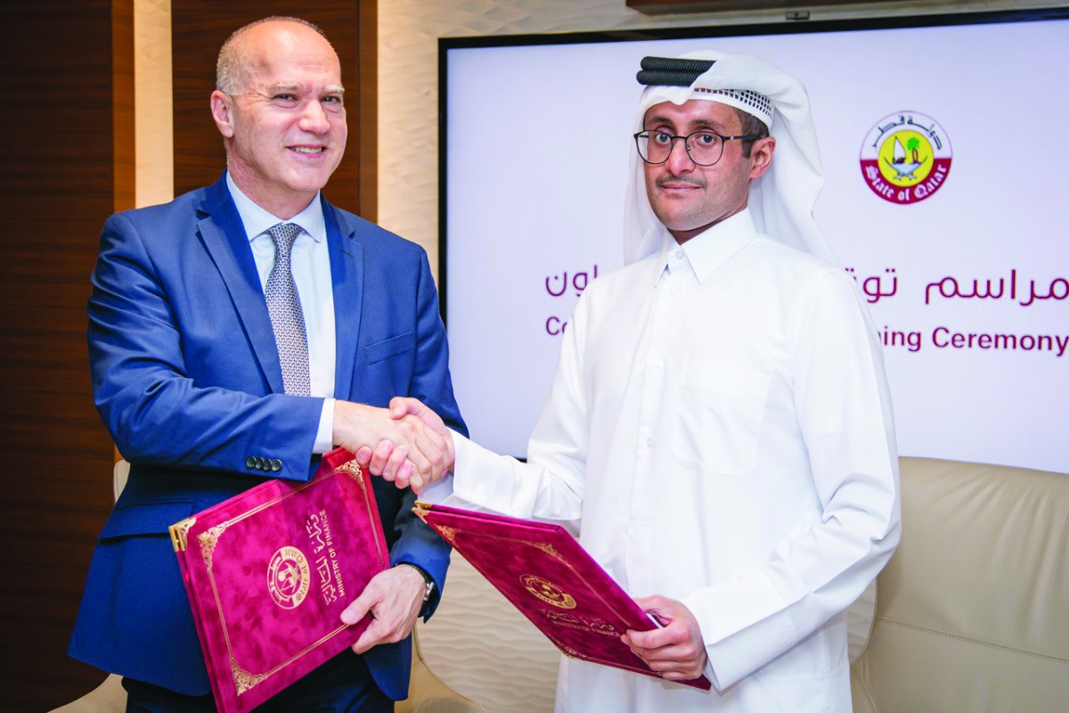 Issam Abou Sleiman, Regional Director for the GCC at the World Bank Group, and Saud bin Abdullah Al Attiyah, Deputy Undersecretary for Economic Affairs at the Ministry of Finance, during the signing ceremony.