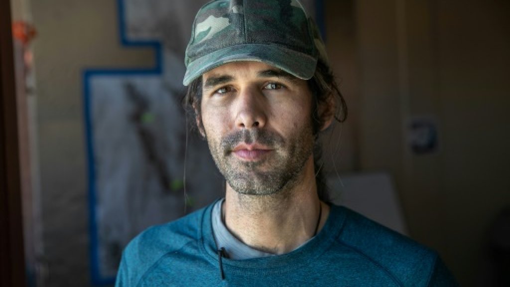 Scott Warren, a 36-year-old geography teacher and long-time volunteer with the humanitarian group No More Deaths, was accused by the Justice Department of conspiring to smuggle two men who crossed the border illegally in 2018 and sought refuge at one of t