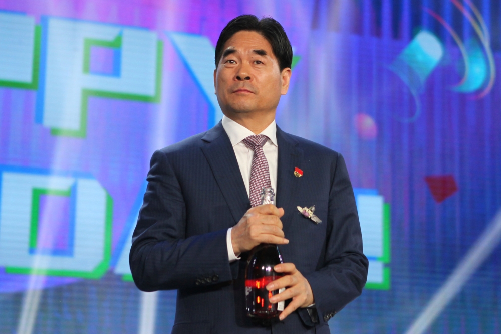 Future Land Development Holdings Ltd Chairman Wang Zhenhua attends an event marking the company's 25th founding anniversary in Changzhou, Jiangsu province, China July 7, 2018. Picture taken July 7, 2018. REUTERS/Stringer 