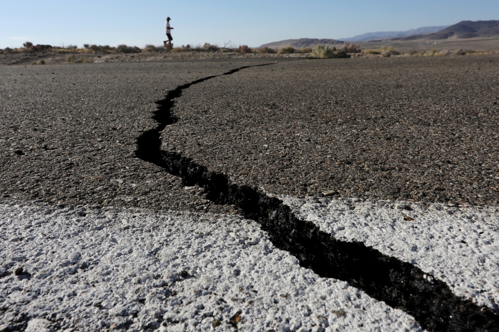 Fissures that opened up under a highway during a powerful earthquake that struck Southern California are seen near the city of Ridgecrest, California, U.S., July 4, 2019. Reuters/David McNew 