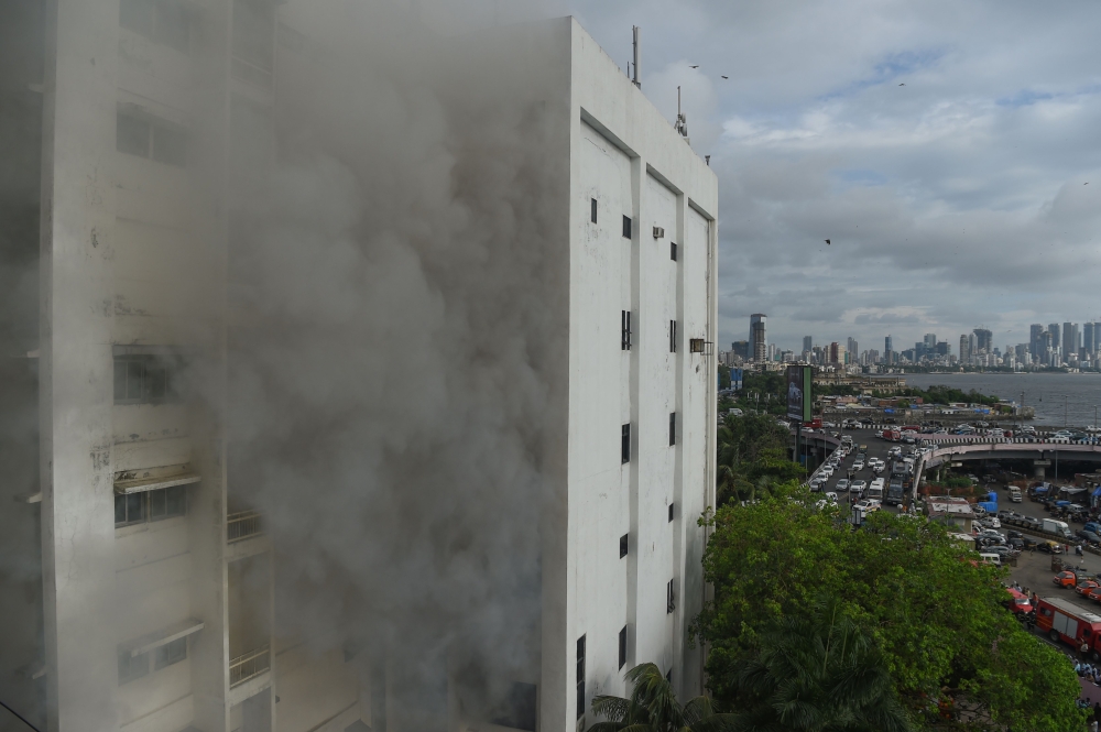 Smoke is seen after a fire broke out in a building in Mumbai on July 22, 2019. / AFP / PUNIT PARANJPE 