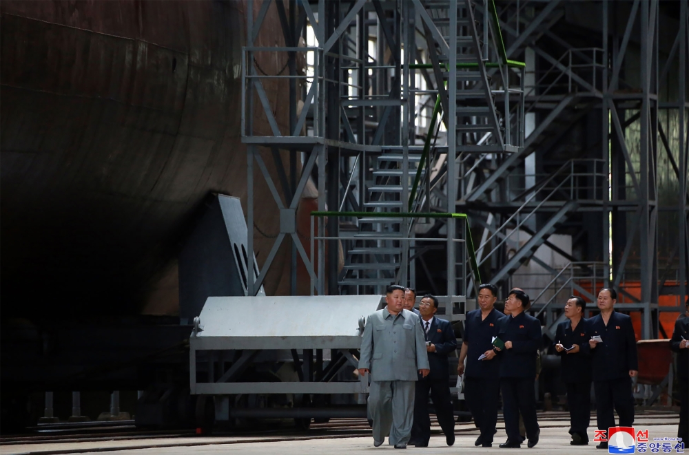 This undated picture released from North Korea's official Korean Central News Agency (KCNA) on July 23, 2019 shows North Korean leader Kim Jong Un (L) inspecting a newly built submarine at an undisclosed location. – (AFP PHOTO/KCNA VIA KNS) 