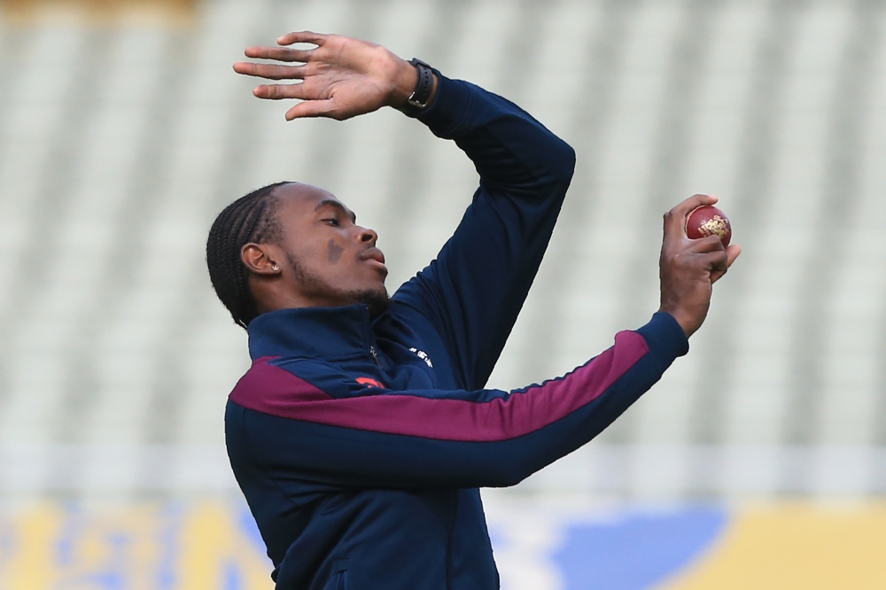 England's Jofra Archer takes part in a training session on the eve of the first Ashes cricket test match between Australia and England at Edgbaston in Birmingham, north England on July 31, 2019. (AFP / Lindsey Parnaby )